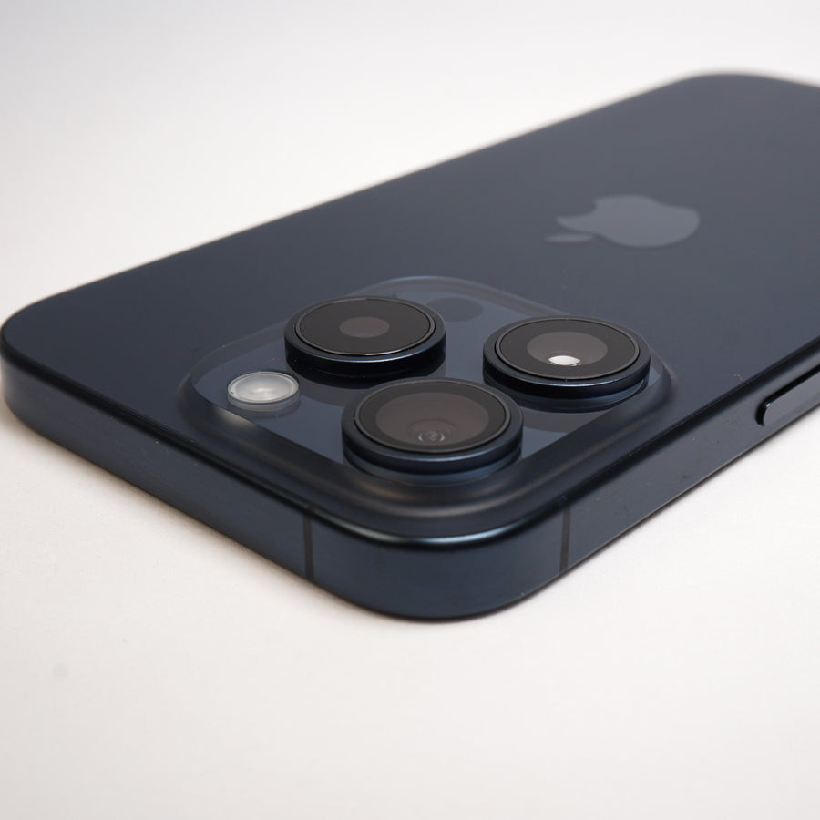 Close-up condition photograph of this exact iPhone